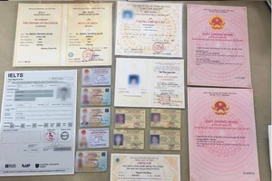 Triệt phá đường dây chuyên làm giả sổ đỏ, căn cước công dân gắn chíp