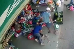 Chủ tiệm tạp hóa bị chém tử vong vì câu nói đùa