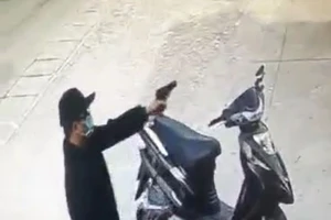 Dùng súng cướp tiền của khách trong ngân hàng ở Đồng Nai 