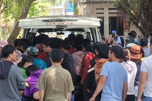 Người lái đò chở 12 người đi chùa lật giữa sông Đồng Nai bị khởi tố