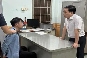 Nguyên nhân vụ đổ xăng, bắt trẻ 4 tuổi làm con tin