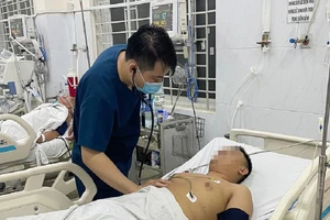 6 người nhập viện cấp cứu sau khi uống rượu kèm thuốc 