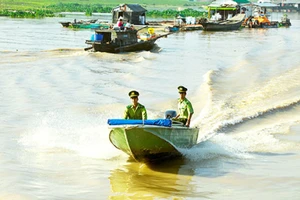 Điều tra vụ nhiều người trói, đánh 2 kiểm lâm giữa hồ Trị An