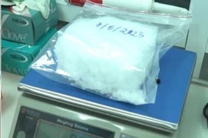 Đồng Nai: Bắt 1 người nước ngoài mua bán gần 1kg ma túy