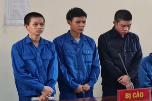 Thiếu niên 12 tuổi bị chém đứt lìa bàn tay