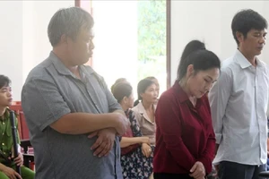 Vợ chồng giám đốc lừa bán đất cho hơn 400 người, chiếm đoạt 320 tỉ đồng