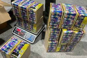 Bắt 2 người trong đường dây mua bán pháo hoa nổ ở Đồng Nai