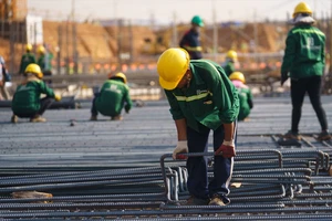 Nhộn nhịp làm việc xuyên Tết tại công trường sân bay Long Thành