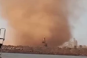 'Bão bụi' sân bay Long Thành tấn công khu dân cư, đường cao tốc, trường học