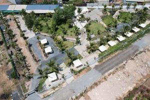 Xây dựng trái phép, bị lập biên bản vẫn tồn tại mở hàng quán