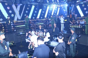 Gần 300 cảnh sát đột kích nhiều quán bar, vũ trường ở Đồng Nai