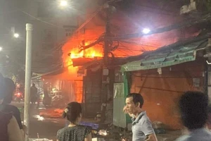 Cháy lớn Nhà văn hoá khu phố ở Đồng Nai