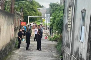 Người đàn ông treo cổ trên cột barie tại Đồng Nai