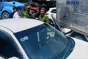 Công an thông báo 3 người nước ngoài vờ đổi rồi tráo tiền ở Đồng Nai 