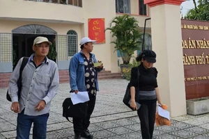 Sau 4 năm mở lại phiên tòa, lại tiếp tục hoãn xử vụ bị truy tố vì 'làm phiền người khác 20 phút' 