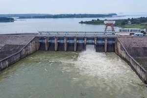 Nước dâng cao, Thủy điện Trị An bắt đầu xả lũ