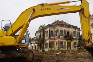 Đề nghị nghiên cứu phương án bảo tồn ngôi biệt thự cổ 100 năm bên sông Đồng Nai