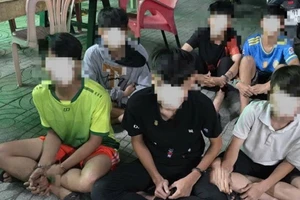 Nhóm thanh thiếu niên dùng điếu cày chặn xe cướp tiền ở Biên Hòa