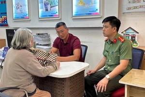 Giả danh công an để lừa cụ bà gần 400 triệu đồng