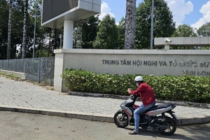 Kiến nghị tháo dỡ hàng rào trước Quảng Trường tỉnh Đồng Nai để dân có thêm không gian công cộng