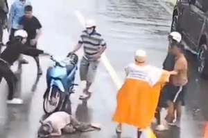 Nguyên nhân khiến người đàn ông đi ô tô đánh, đuổi chém 2 phụ nữ trên đường