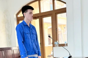 Lãnh án 10 năm tù vì 'yêu' bé gái 12 tuổi