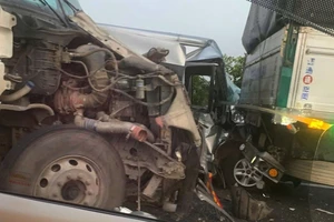 Hết cháy xe container lại đến tai nạn liên hoàn trên cao tốc TP.HCM - Dầu Giây