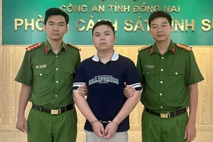 Cảnh sát hình sự Đồng Nai bắt giữ nam thanh niên quay phim, chụp ảnh sai phạm để tống tiền