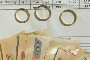 Nhặt được vàng, tiền vội đến công an nhờ trả người đánh rơi 