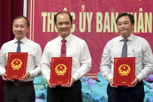 Trao Quyết định cho lãnh đạo các sở, ngành của tỉnh Đồng Nai sau sáp nhập