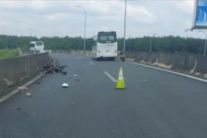 1 người bị xe khách tông tử vong trên đường dẫn cao tốc TP.HCM - Long Thành - Dầu Giây
