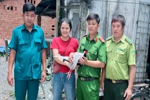 Đi cạo mủ cao su thì bắt được gà lôi trắng trong rừng 