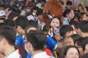 'Biển người' trong ngày hội việc làm tại sân bay Long Thành