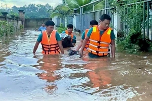 Nước lũ dâng cao khiến nhiều khu vực ở Đồng Nai ngập sâu