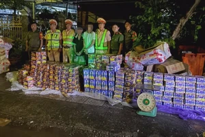 Đang xếp gần 600kg pháo hoa nổ lên ô tô thì bị công an bắt giữ