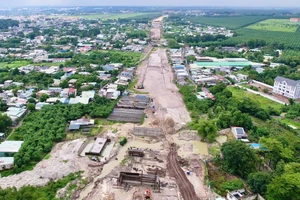 Sắp đến hạn thông xe kỹ thuật nhưng cao tốc Biên Hòa - Vũng Tàu mới đạt 50%