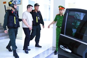 Bắt chồng Đoàn Di Băng trong vụ kem chống nắng giả