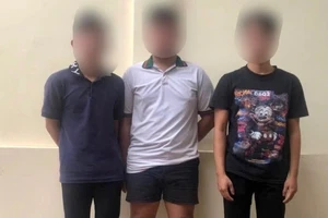 Nhóm thanh thiếu niên chặn xe đánh người với lý do 'nhìn thấy ghét'