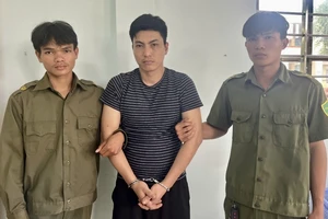 Bắt giữ nghi can chém cha mẹ vợ cũ ngay trong phòng ngủ