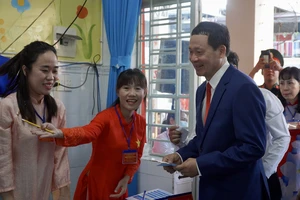 Bí thư Tỉnh ủy Đồng Nai tham gia khai mạc, bỏ phiếu bầu cử