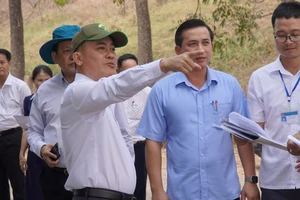 Lãnh đạo tỉnh Đồng Nai khảo sát điểm xây nhà tang lễ, trường học và giao thông phường Trảng Dài