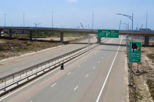 Chưa thể thông xe 37 km cao tốc Biên Hòa - Vũng Tàu trước ngày 31-3