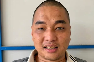 Bắt giữ Sơn 'khùng' đòi tiền bảo kê các quán karaoke, massage ở Đồng Nai