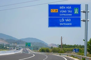 Tạm thời chỉ cho ô tô dưới 9 chỗ chạy vào cao tốc Biên Hòa - Vũng Tàu