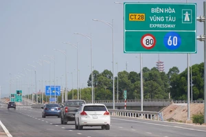 Hình ảnh trước giờ thông xe hơn 37km cao tốc Biên Hòa - Vũng Tàu