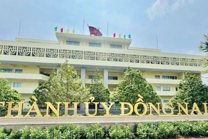 Đồng Nai rực rỡ cờ hoa trong ngày 30-4, chính thức trở thành thành phố