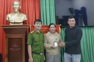 Bất ngờ tài khoản nhận 400 triệu đồng, nam thanh niên vội báo công an
