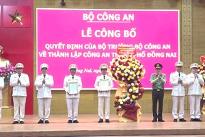 Bộ trưởng Lương Tam Quang dự lễ công bố thành lập Công an thành phố Đồng Nai