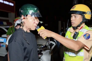 Hơn 100 tài xế dính nồng độ cồn trên 'phố ăn nhậu' tại Đồng Nai