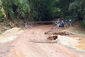 Đồng Nai: Cây cầu duy nhất nối Đồng Xoài với Biên Hòa hư hỏng nặng do mưa lũ